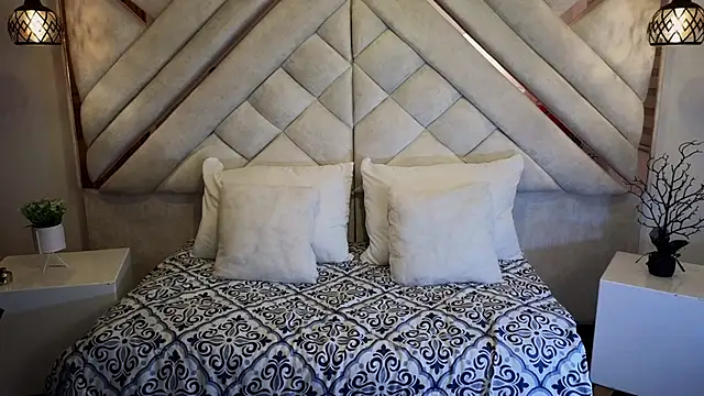 leslyflorez online show from 02/09/25, 12:06