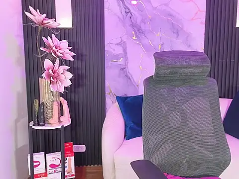 leslyflorez online show from 09/20/25, 04:35