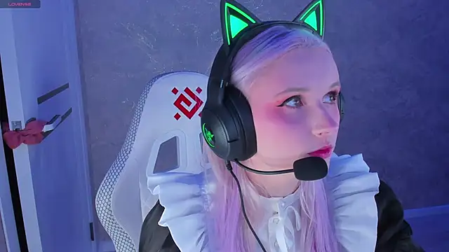 Snapshot of SweeteRose_Royce chatting on 01/03/25, 03:55 SweeteRose Royce online show from 01/03/25, 03:55