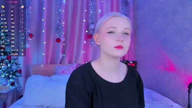 Snapshot of SweeteRose_Royce chatting on 01/04/25, 01:53 SweeteRose Royce online show from 01/04/25, 01:53