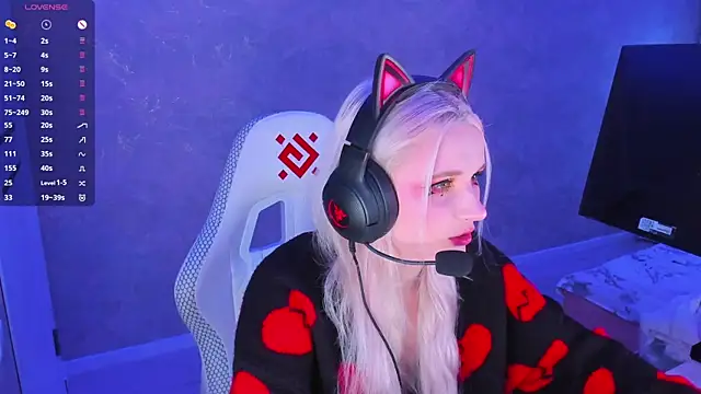 Snapshot of SweeteRose_Royce chatting on 01/15/25, 01:09 SweeteRose Royce online show from 01/15/25, 01:09