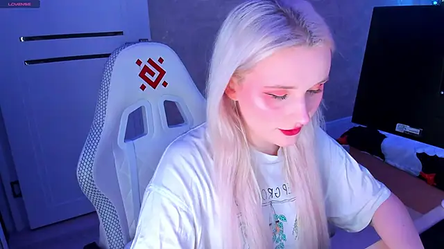 Snapshot of SweeteRose_Royce chatting on 01/21/25, 04:37 SweeteRose Royce online show from 01/21/25, 04:37