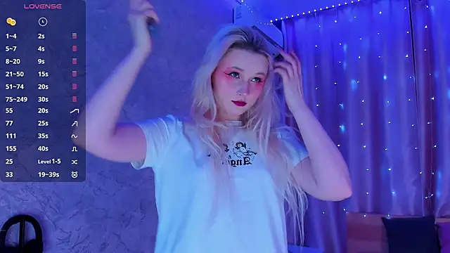 Snapshot of SweeteRose_Royce chatting on 02/20/25, 03:08 SweeteRose Royce online show from 02/20/25, 03:08