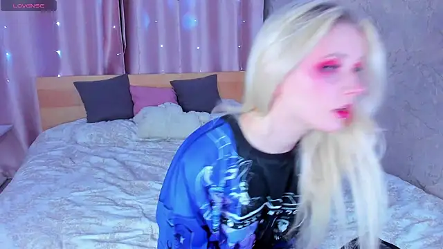 Snapshot of SweeteRose_Royce chatting on 03/02/25, 02:32 SweeteRose Royce online show from 03/02/25, 02:32