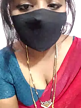 Snapshot of louise92 chatting on 02/02/25, 05:26 louise92 online show from 02/02/25, 05:26