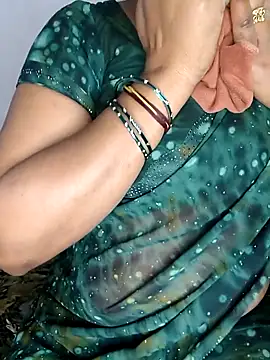 Snapshot of louise92 chatting on 04/01/26, 07:42 louise92 online show from 04/01/26, 07:42