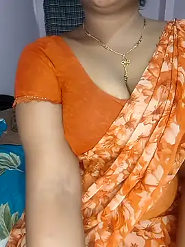 Snapshot of louise92 chatting on 04/02/26, 06:33 louise92 online show from 04/02/26, 06:33