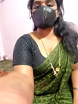 Snapshot of louise92 chatting on 04/13/26, 06:41 louise92 online show from 04/13/26, 06:41