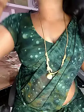 Snapshot of louise92 chatting on 04/14/26, 08:53 louise92 online show from 04/14/26, 08:53