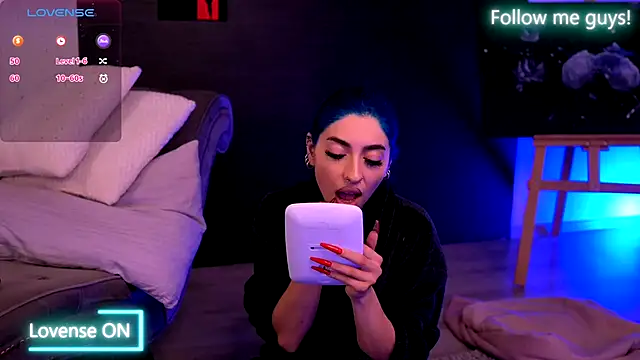 AriaVoss online show from 09/29/25, 08:24