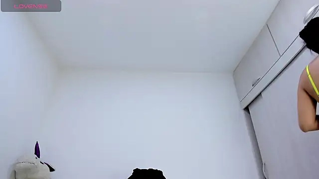 Amelia Debora Antonella online show from 04/17/26, 04:21