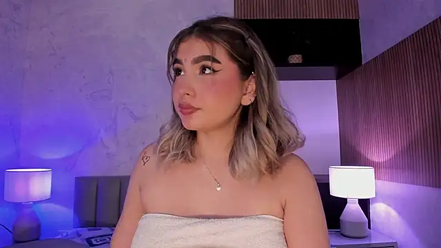 Snapshot of SamantaBone chatting on 12/28/24, 12:57 SamantaBone online show from 12/28/24, 12:57