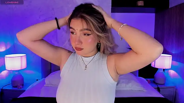 Snapshot of SamantaBone chatting on 01/14/25, 08:48 SamantaBone online show from 01/14/25, 08:48