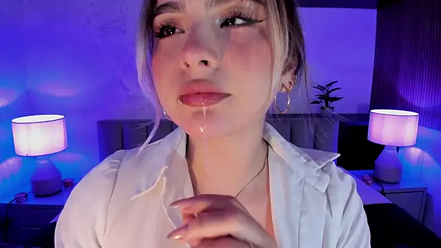 Snapshot of SamantaBone chatting on 01/25/25, 12:17 SamantaBone online show from 01/25/25, 12:17