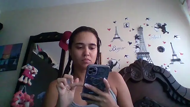 Snapshot of trianabell chatting on 10/22/25, 04:51 trianabell online show from 10/22/25, 04:51