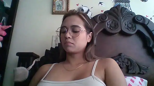 Snapshot of trianabell chatting on 10/27/25, 04:55 trianabell online show from 10/27/25, 04:55