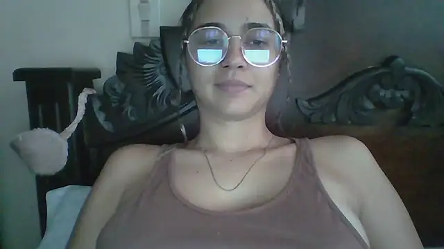 Snapshot of trianabell chatting on 11/01/25, 03:47 trianabell online show from 11/01/25, 03:47