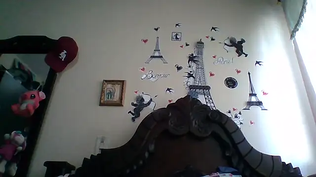 Snapshot of trianabell chatting on 11/08/25, 04:18 trianabell online show from 11/08/25, 04:18