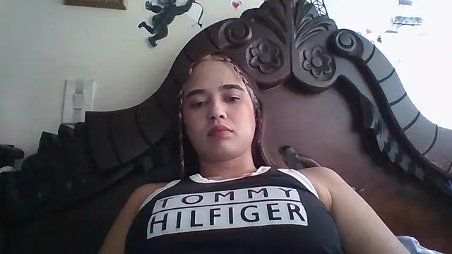 Snapshot of trianabell chatting on 11/20/25, 03:45 trianabell online show from 11/20/25, 03:45