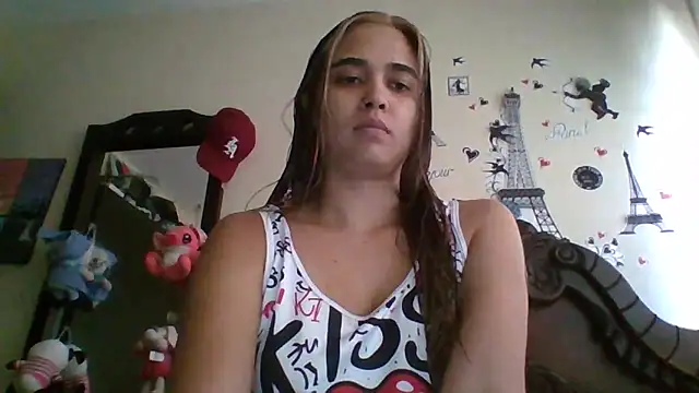 Snapshot of trianabell chatting on 11/21/25, 06:39 trianabell online show from 11/21/25, 06:39