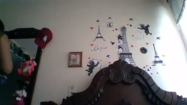 Snapshot of trianabell chatting on 11/24/25, 05:34 trianabell online show from 11/24/25, 05:34