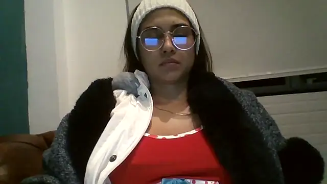 Snapshot of trianabell chatting on 12/01/25, 01:32 trianabell online show from 12/01/25, 01:32