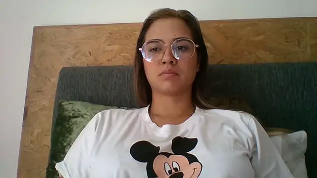 Snapshot of trianabell chatting on 12/01/25, 03:17 trianabell online show from 12/01/25, 03:17