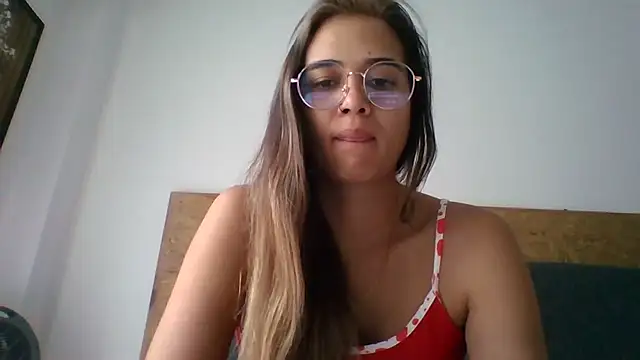 Snapshot of trianabell chatting on 12/02/25, 02:45 trianabell online show from 12/02/25, 02:45