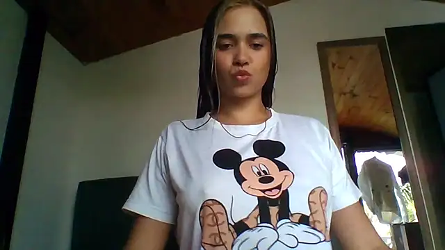 Snapshot of trianabell chatting on 12/04/25, 06:49 trianabell online show from 12/04/25, 06:49