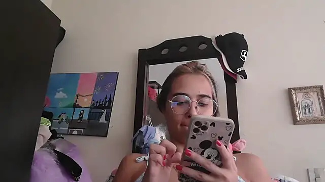 trianabell online show from 04/02/26, 04:15