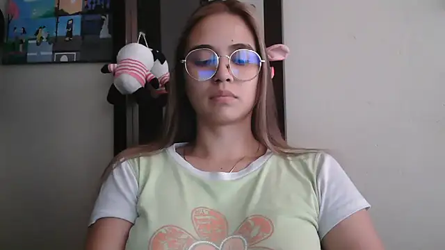 trianabell online show from 06/25/26, 04:44