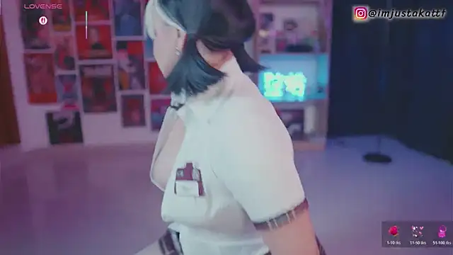 Snapshot of sensualkattt chatting on 10/25/25, 01:07 sensualkattt online show from 10/25/25, 01:07