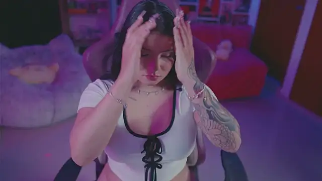 Snapshot of sensualkattt chatting on 11/24/25, 01:49 sensualkattt online show from 11/24/25, 01:49