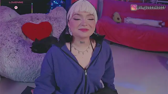 Snapshot of sensualkattt chatting on 12/14/25, 03:39 sensualkattt online show from 12/14/25, 03:39