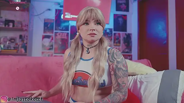 sensualkattt online show from 03/04/26, 10:05