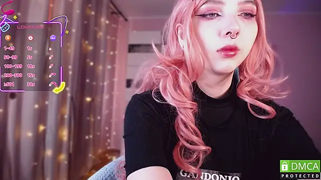 JustMeowGirl online show from 10/26/25, 04:18