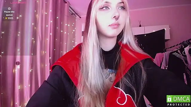 Snapshot of JustMeowGirl chatting on 07/11/26, 05:43 JustMeowGirl online show from 07/11/26, 05:43
