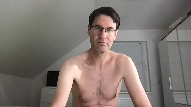 zxzx cam1 online show from 12/03/24, 10:40