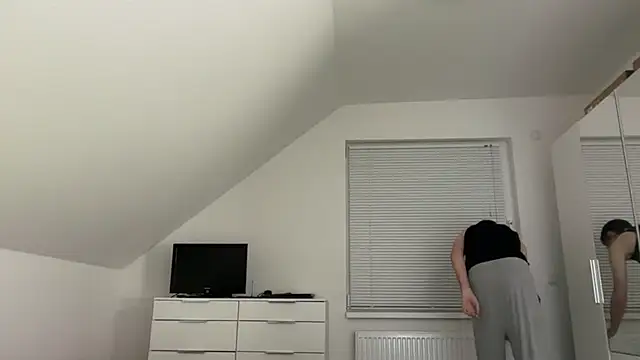 zxzx cam1 online show from 03/20/26, 04:12