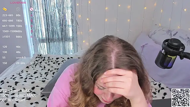 Snapshot of HANNA_MONTANAS chatting on 09/11/25, 11:32 HANNA MONTANAS online show from 09/11/25, 11:32