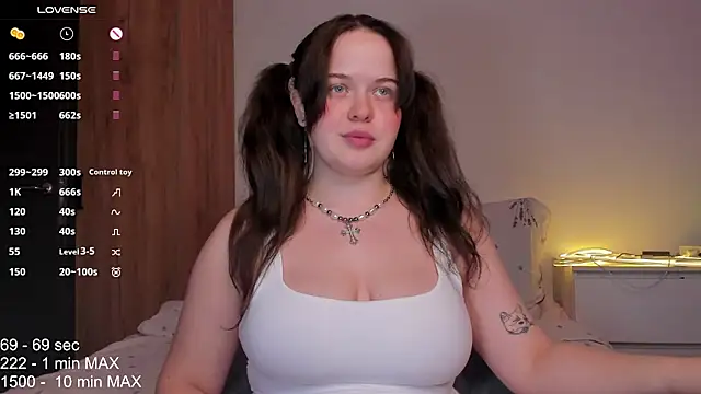 Snapshot of HANNA_MONTANAS chatting on 11/16/25, 06:46 HANNA MONTANAS online show from 11/16/25, 06:46