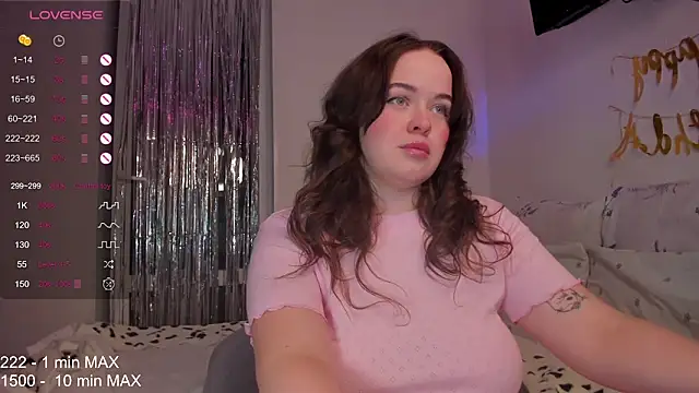 Snapshot of HANNA_MONTANAS chatting on 12/04/25, 04:59 HANNA MONTANAS online show from 12/04/25, 04:59