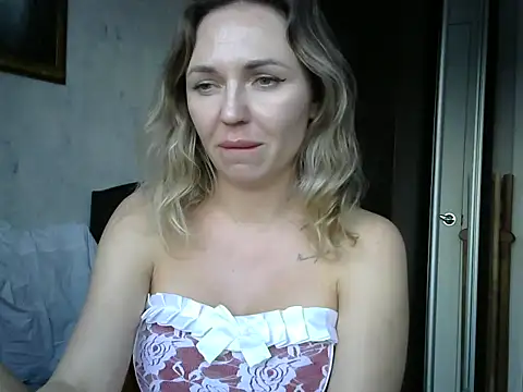 Snapshot of AngelinaLove28 chatting on 02/06/25, 02:04 AngelinaLove28 online show from 02/06/25, 02:04