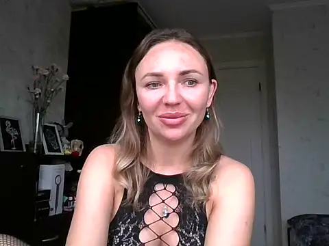 Snapshot of AngelinaLove28 chatting on 10/13/25, 06:24 AngelinaLove28 online show from 10/13/25, 06:24