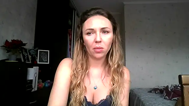 AngelinaLove28 online show from 12/15/25, 08:29