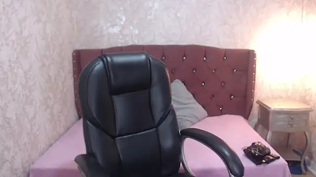 Snapshot of charlottemoonxz chatting on 01/09/25, 03:44 charlottemoonxz online show from 01/09/25, 03:44