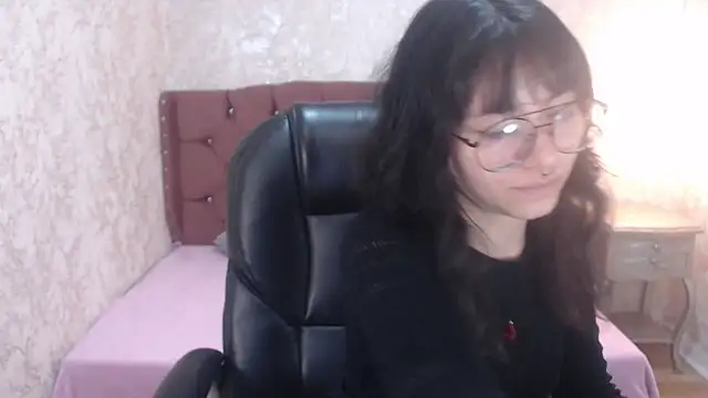 Snapshot of charlottemoonxz chatting on 02/10/25, 05:30 charlottemoonxz online show from 02/10/25, 05:30