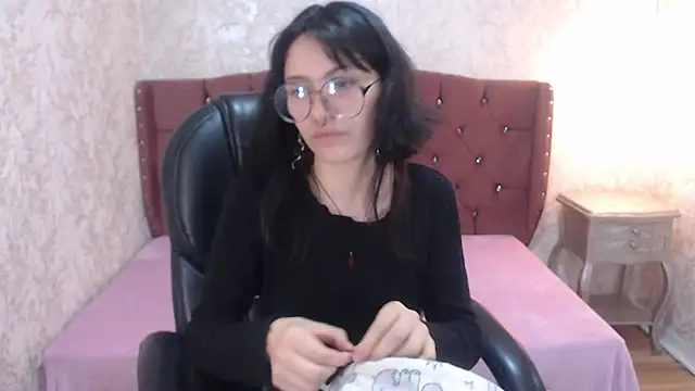 Snapshot of charlottemoonxz chatting on 03/06/25, 05:33 charlottemoonxz online show from 03/06/25, 05:33