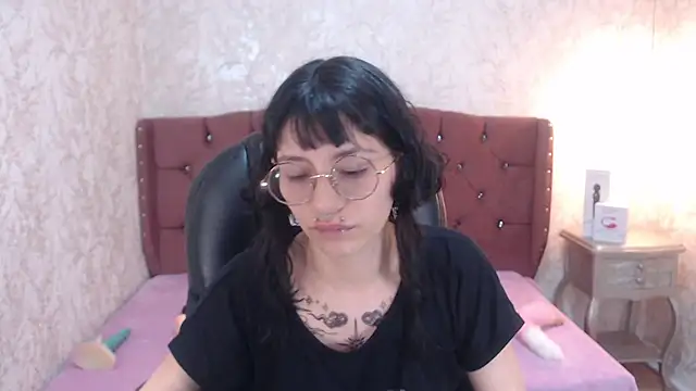 Snapshot of charlottemoonxz chatting on 03/13/25, 11:59 charlottemoonxz online show from 03/13/25, 11:59