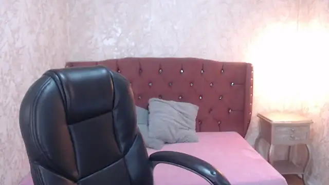 Snapshot of charlottemoonxz chatting on 03/17/25, 10:06 charlottemoonxz online show from 03/17/25, 10:06
